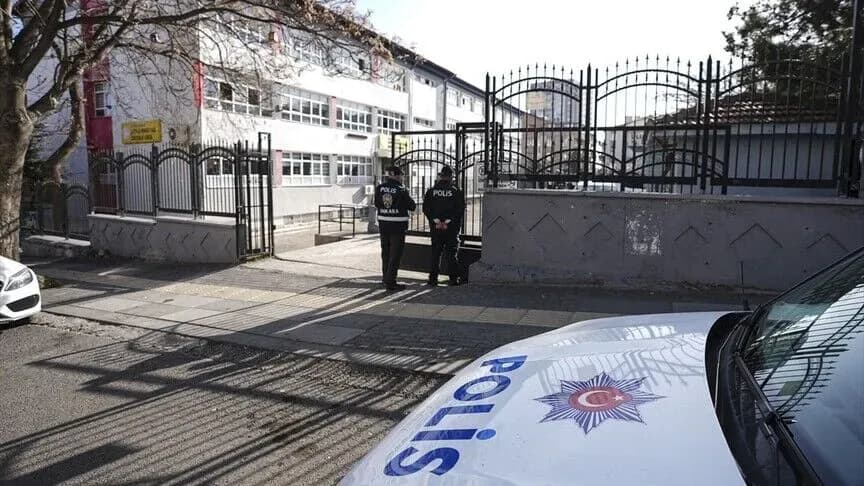Milli Eğitim'de yeni dönem: 30 bin okul personeline yeni yetki ve sorumluluk alanı