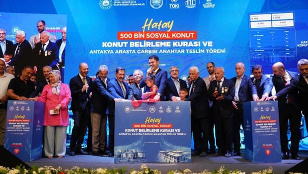 Hatay'da 8 bin 500 hak sahibinin konut kurası çekildi: Teslimat 2026'da
