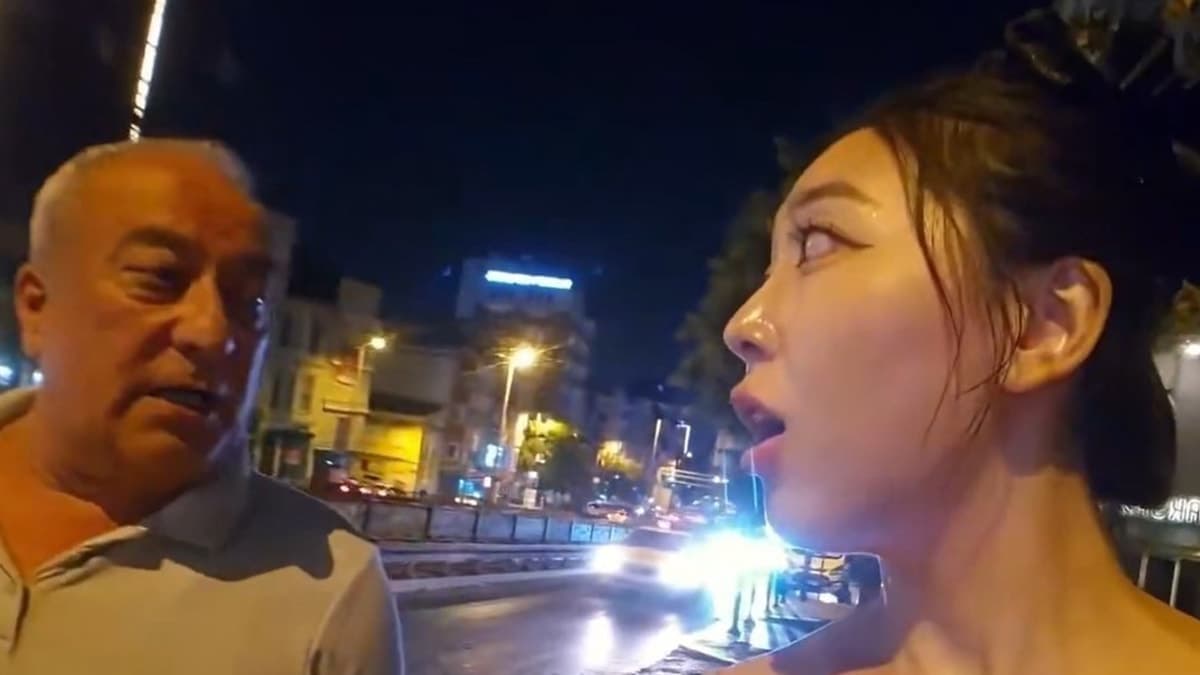 Taksim'de canlı yayın yapan Güney Koreli fenomene taciz teklifi