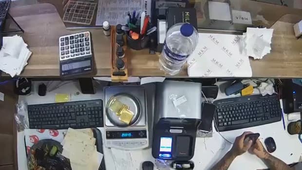 Sancaktepe'de döviz bürosundan 1,5 kilo altın çalan şüpheli tutuklandı
