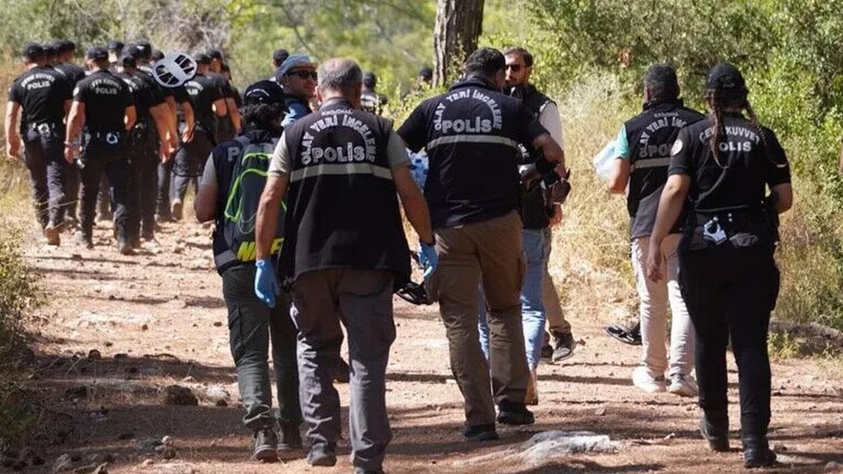 FETÖ üyesi Karatepe'nin ifadesi doğrultusunda yapılan aramada elde edilen deliller paylaşıldı