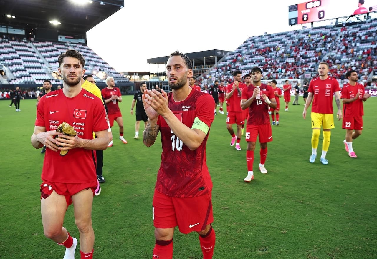 Milli yıldız Hakan Çalhanoğlu'nun dikkat çeken sözleri: 'Kendimi TFF Başkanı olarak görüyorum'