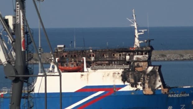 Rusya açıklarında dron saldırısına uğrayan Türk gemisi Samsun'a getirildi