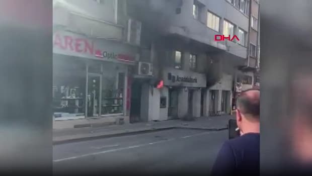 Sivas'ta banka şubesinde çıkan yangın korkuttu