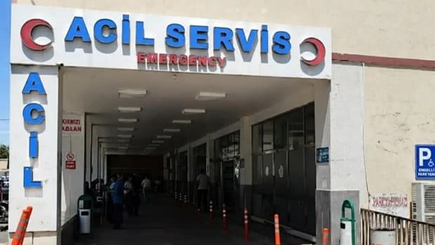 Gediz'de aile içi şiddet kanlı bitti: Yengesini öldürdü, ağabeyini bıçakladı
