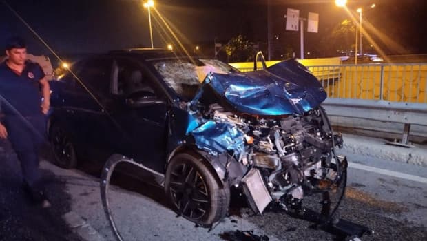 Ümraniye'de feci kaza: Hafif ticari araçla otomobil çarpıştı, 4'ü ağır 6 yaralı