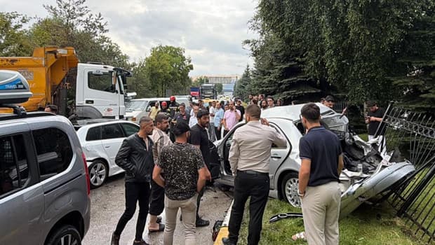 Erzurum'da yağmurun ardından zincirleme kaza: 10 araç birbirine girdi, 5 kişi yaralandı
