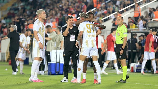 Kayserispor, lige galibiyetle başladı: Vanspor FK'yı 2-0 mağlup etti