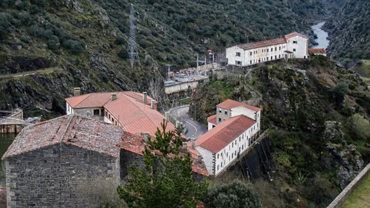 İstanbul'da bir daire parasına İspanya'da köy sahibi oldular