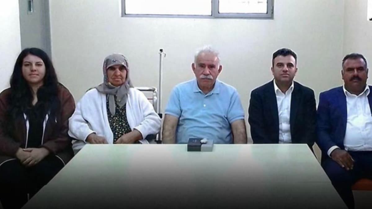 DEM Parti milletvekili 10 ay önce cezaevinde çekilen aile fotoğrafını kamuoyuyla paylaştı