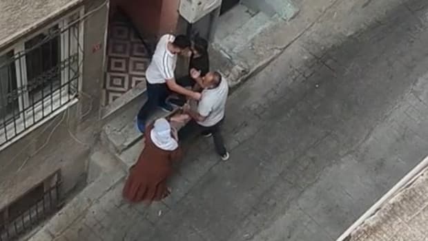 Beyoğlu'nda fön parası kavgası kanlı bitti: Eniştesinin evi basıldı