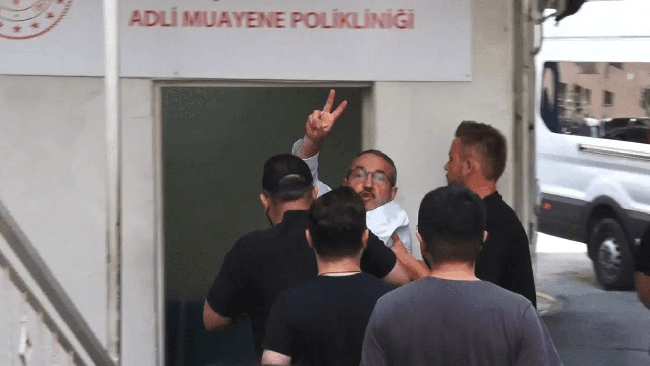 UltrAslan'ın önde gelen ismi adliyeye sevk edildi: 'Sayın Öcalan'a Özgürlük' sloganı attı