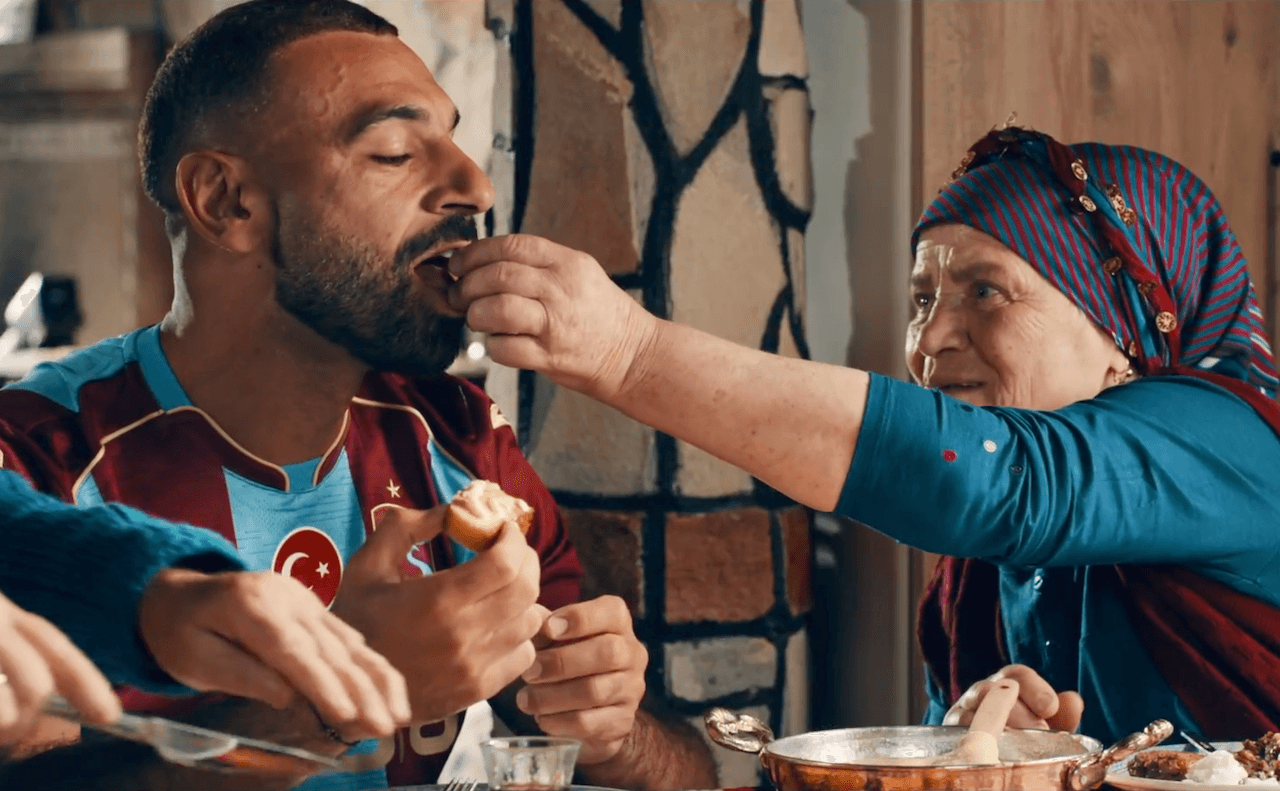 Salah videosuyla fenomen olan Hatice Teyze'den duygulandıran açıklama
