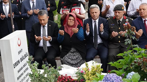 Şehit Eren Bülbül'ün annesinden yürekleri dağlayan sözler: 'Benim için 9 bin yıl geçti'