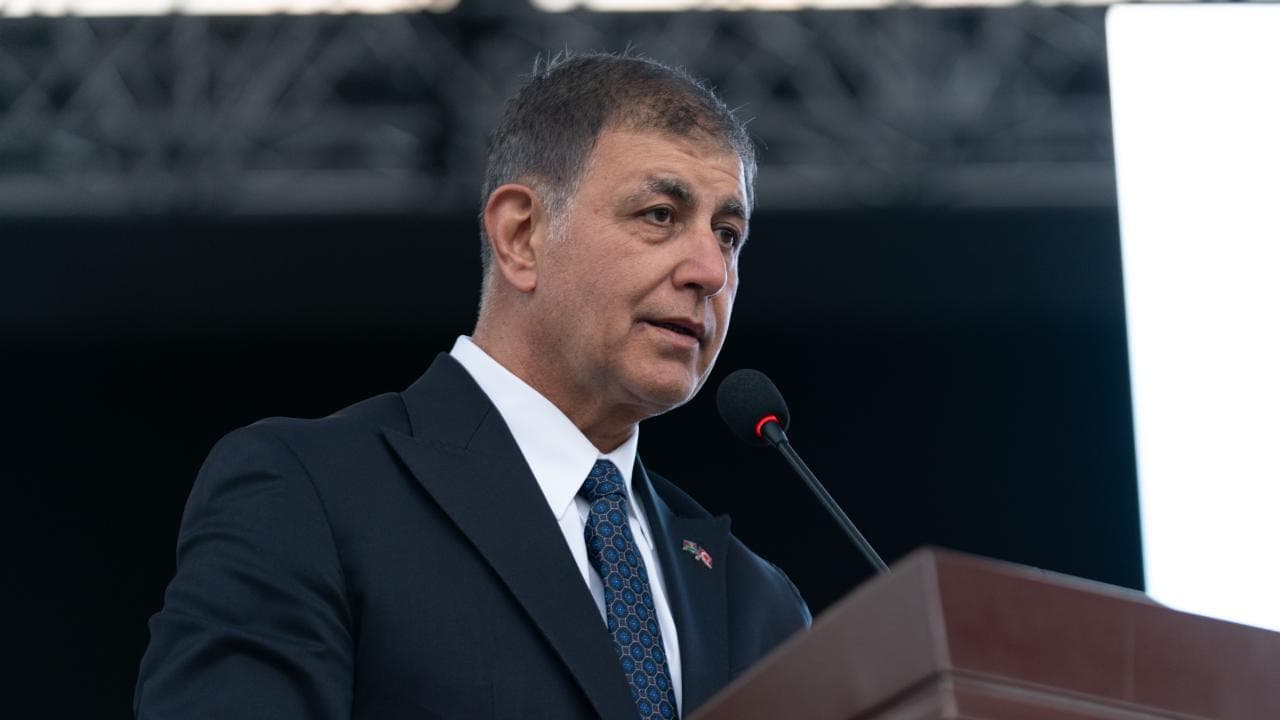 Cemil Tugay, AKP'ye katılacağı yönündeki iddiaların ardından CHP grubuna geri dahil edildi