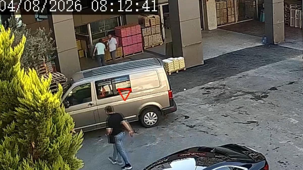 Sürücüleri hedef alan yeni hırsızlık yöntemi: Park halindeki araçtan dakikalar içinde 200 bin lira çaldılar