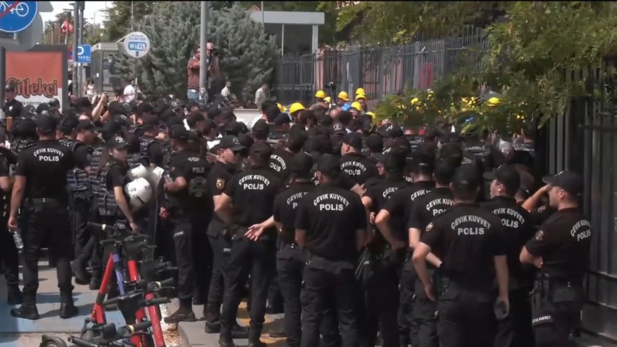 İşçilerin Eylemi Sürüyor: İlgili Bakanlıktan Hâlâ Ses Yok