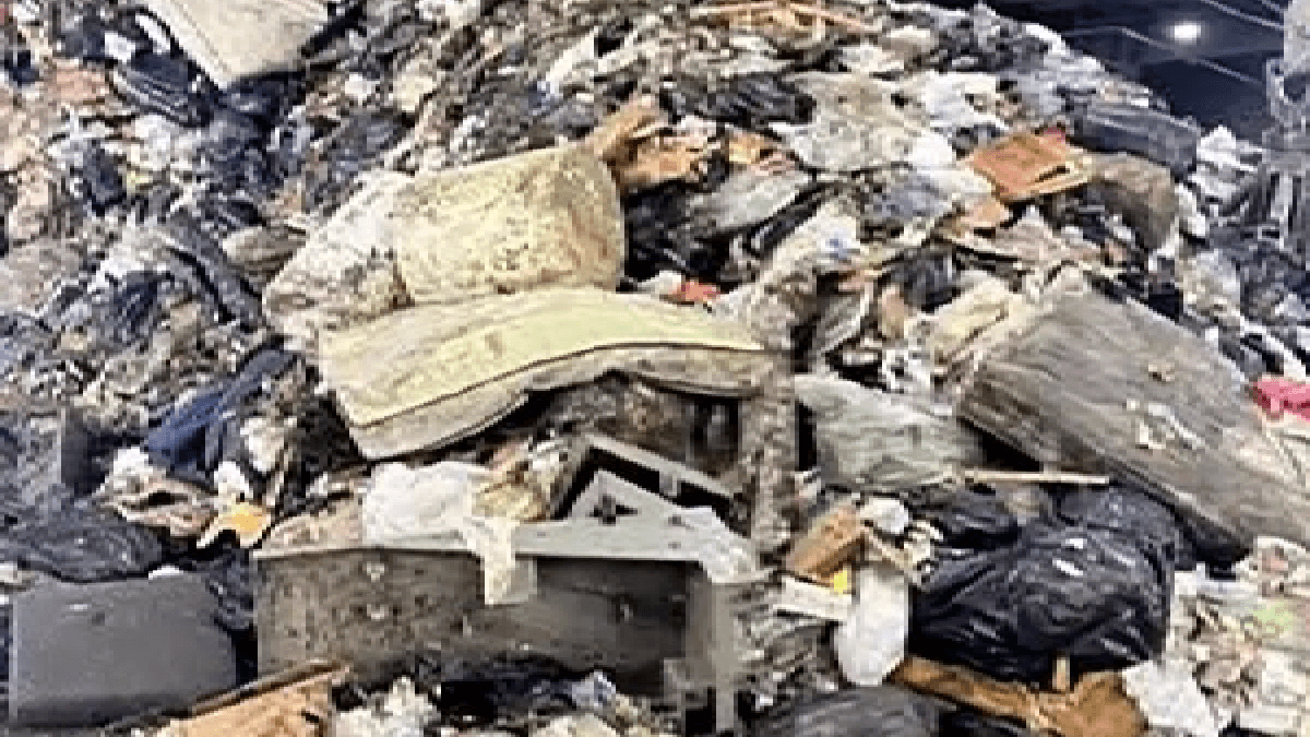 Çöp yığınından yüklü miktarda değerli eşya çıktı