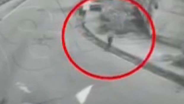 Bağcılar'da iş yerine kurşun yağdıran 2 şüpheli tutuklandı