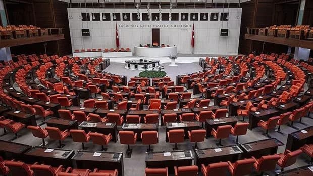 Özgür Özel, Veli Ağbaba ve Sera Kadıgil'in dokunulmazlık dosyaları TBMM Başkanlığı'na sunuldu