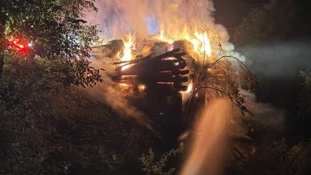 Kastamonu'da samanlık alevlere teslim oldu: Bin 200 balya saman küle döndü
