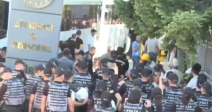AKP mitinginde haklarını arayan madenciler üçüncü kez gözaltına alındı