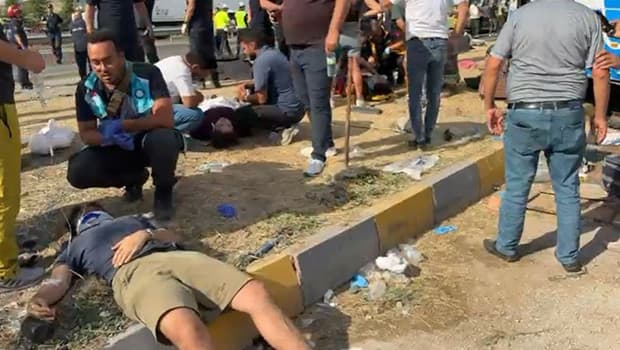 Ankara'da feci kaza: Midibüs hafriyat kamyonuna çarptı, 1 kişi hayatını kaybetti