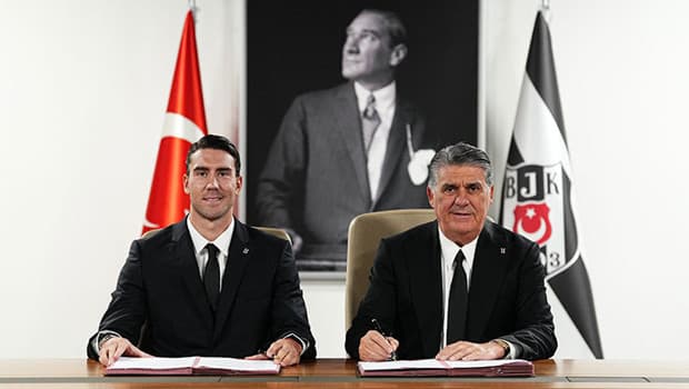 Beşiktaş, Vlahovic transferini KAP'a bildirdi: 3 yıllık sözleşme imzalandı