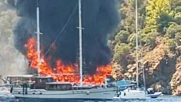 Fethiye açıklarında tur teknesinde yangın: 115 yolcu denize atlayarak kurtuldu