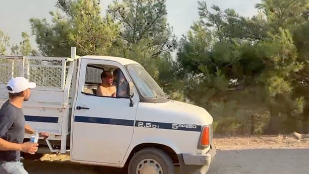 Hayvanlarını kurtarmak için alevlere daldı, 20 günlük yaşam mücadelesini kaybetti