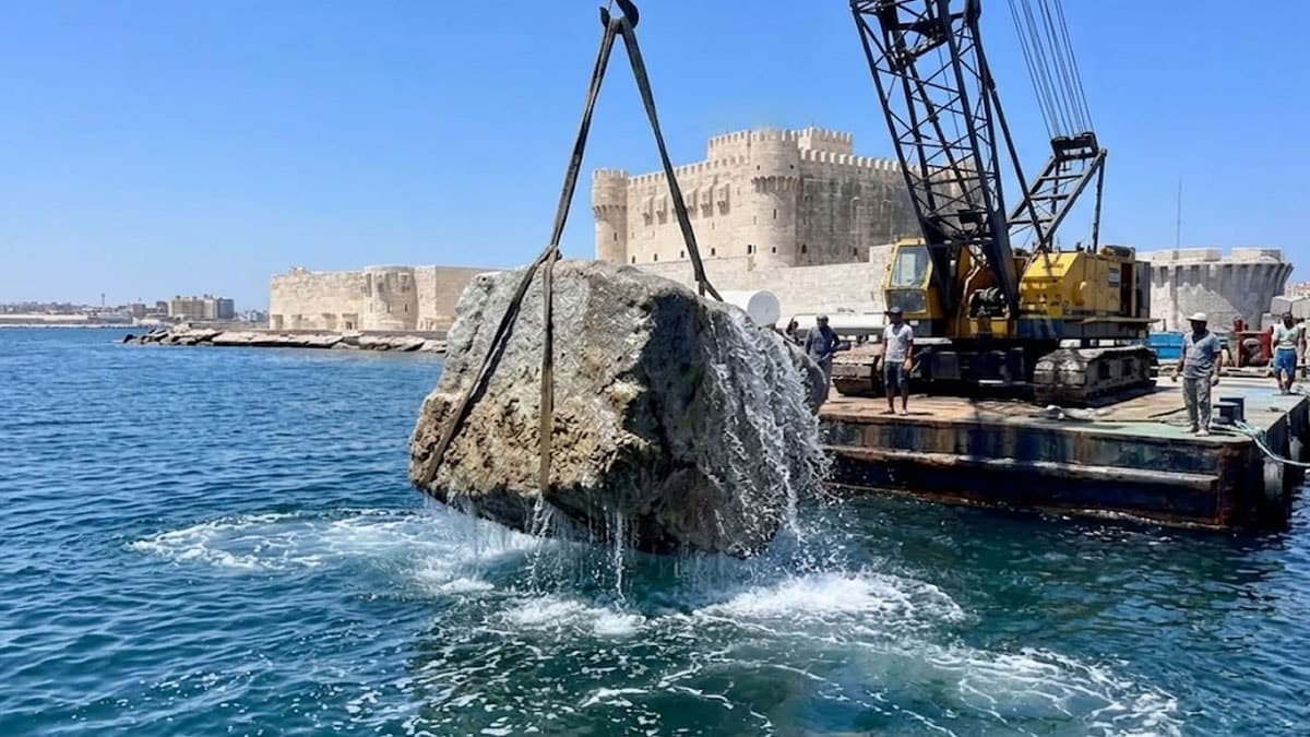 Devasa tonajlı kayalar suyun altından tek tek çıkarılıyor: 80 tonluk taşların zorlu yolculuğu