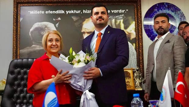 AK Partili İnan'dan Menderes çıkışı: Eski başkan 1,5 yıl boyunca partimize katılmak istedi