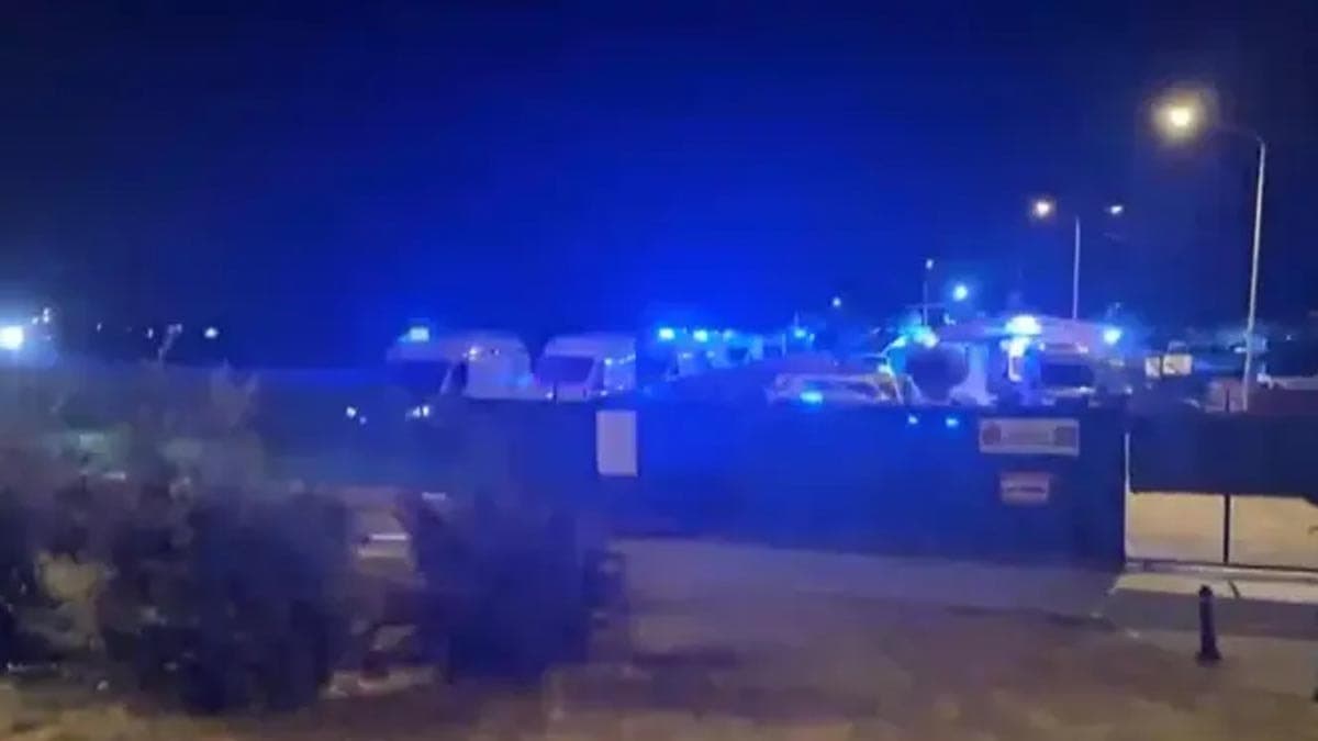 Zeytinburnu açıklarında bir gemi yardım sinyali gönderdi