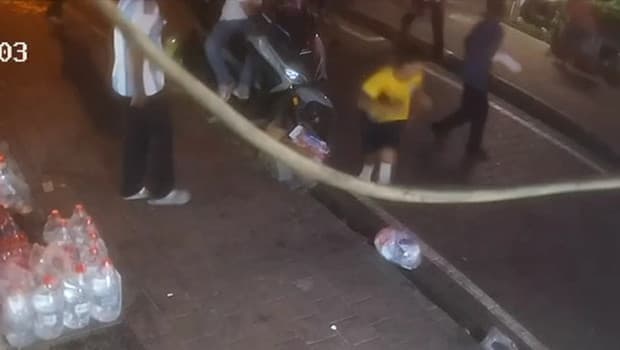 Fatih'te midyecinin kız kardeşine bıçaklı saldırı: Şüpheli markette yakalandı