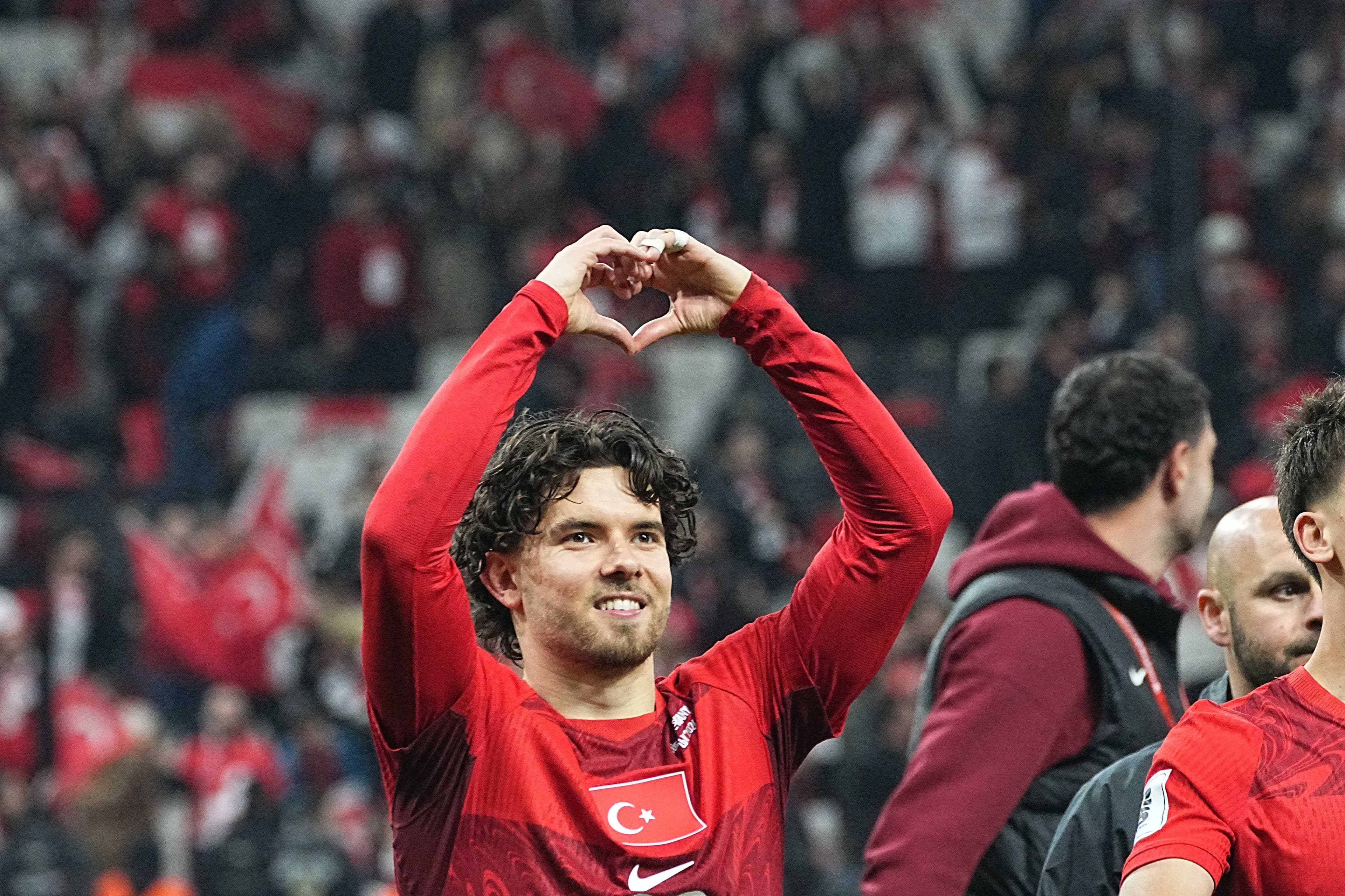 Süper Lig devinden Ferdi Kadıoğlu için sürpriz hamle! Transferin önündeki tek engel