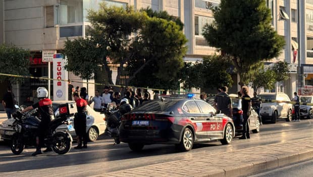 İzmir'de banka şubesinde rehine krizi: Özel harekat operasyon başlattı