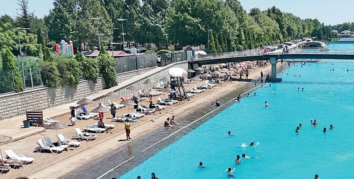 Anadolu'da Maldivler'i andıran lagün: Ziyaretçi akınına uğruyor
