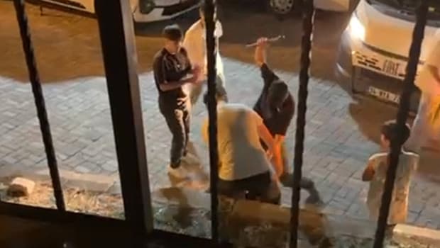 Esenler'de otoparkta kan donduran saldırı: 17 yaşındaki genç baltayla darbedildi
