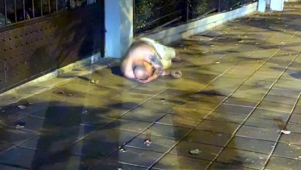 Çorlu'da şoke eden görüntü: Arızalı otomobilini yol ortasında terk edip kaldırımda uyuyakaldı