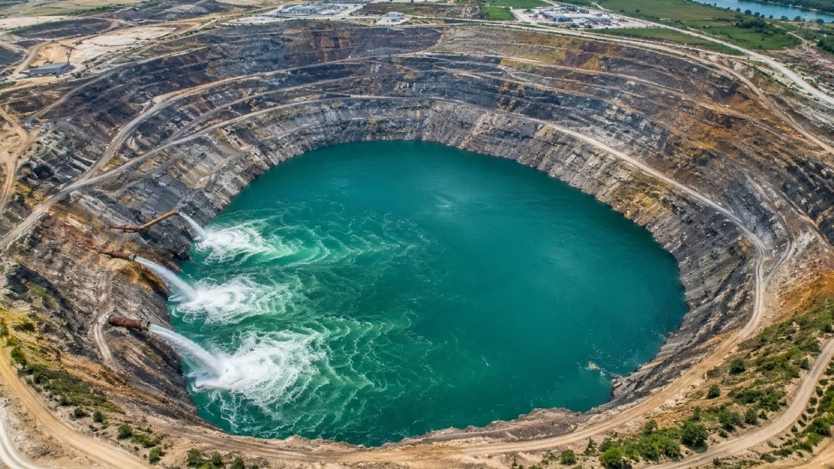 Tarihin En Büyük Dönüşüm Projesi: Dev Kömür Madeni 547 Milyar Litre Suyla Doldu