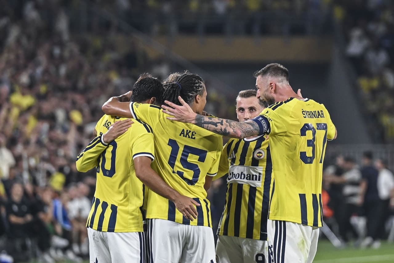 Fenerbahçe'de 3 oyuncuyla yollar ayrılıyor