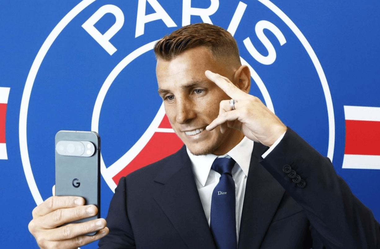 Fransa devi PSG, 33 yaşındaki sol bek transferini resmen açıkladı