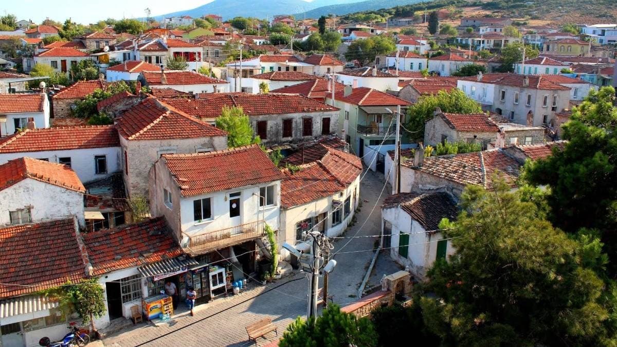 Arabanın giremediği köy: Türkiye'nin tek yaya ulaşımı olan yerleşim yeri