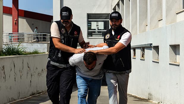 Adana'da 283 Bin Uyuşturucu Hap Ele Geçirildi: Şüpheli 'Kimsenin Günahını Alamam' Dedi