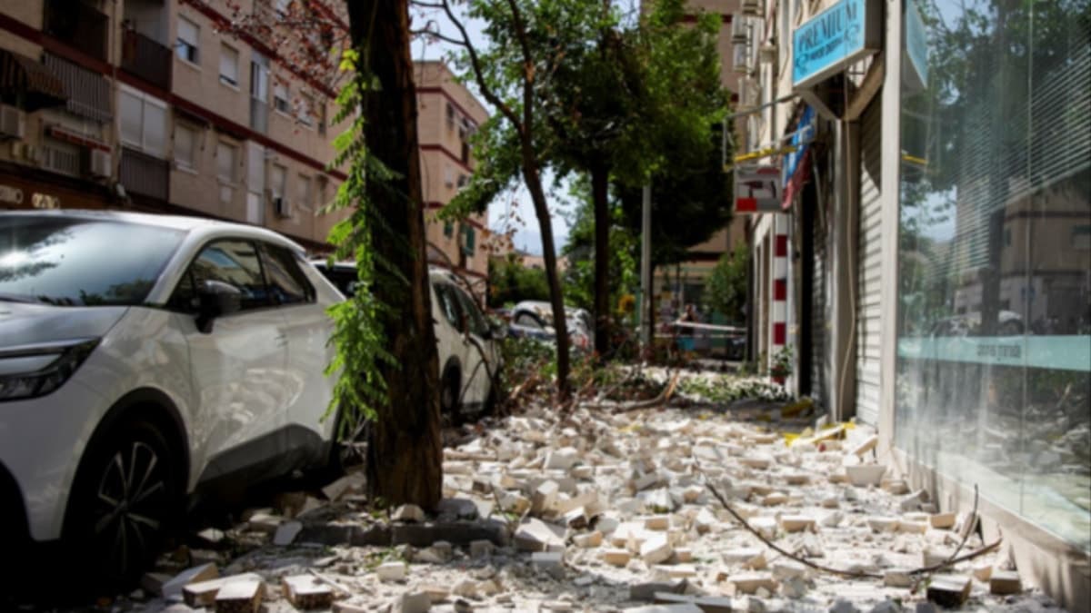 İspanya'da deprem paniği: Turistik kentte hasar oluştu