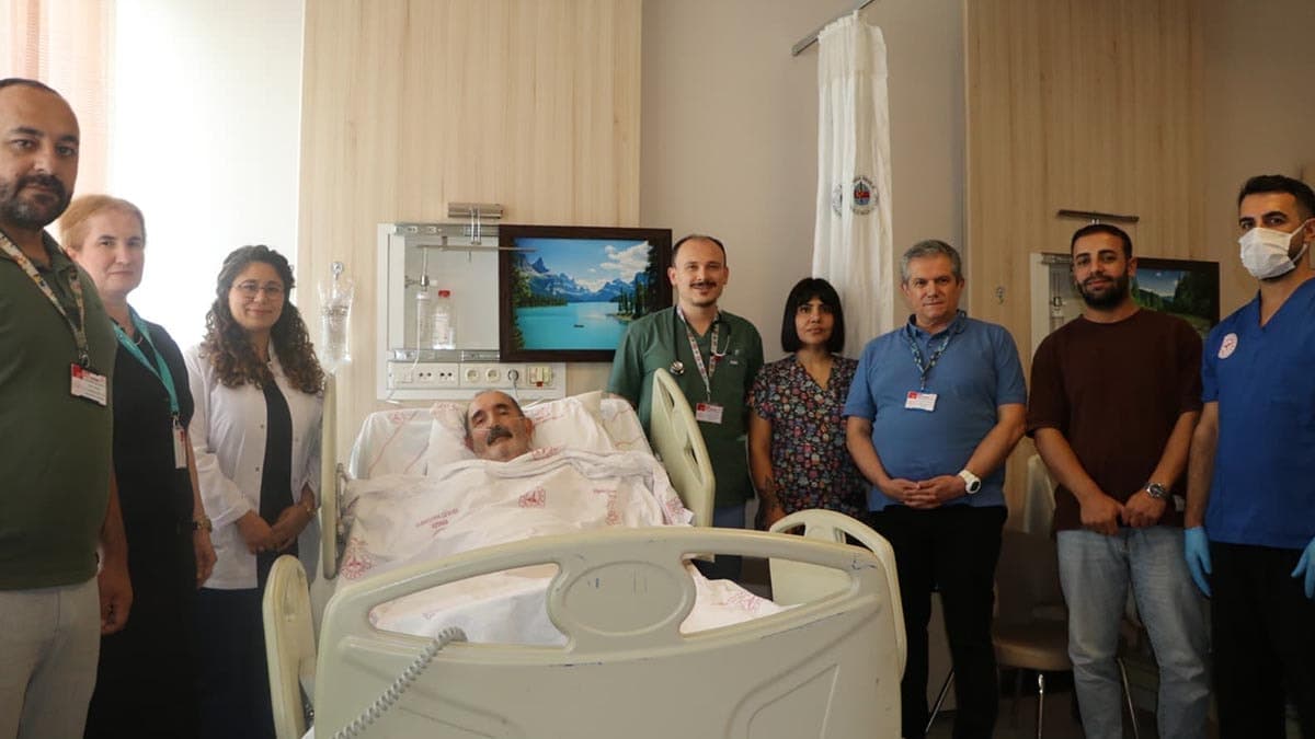 1,5 saat süren kalp masajıyla hayata tutundu: Doktorlar 'mucize' dedi