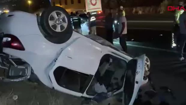 Şanlıurfa'da feci kaza: Kafa kafaya çarpışan otomobillerde 3 kişi hayatını kaybetti